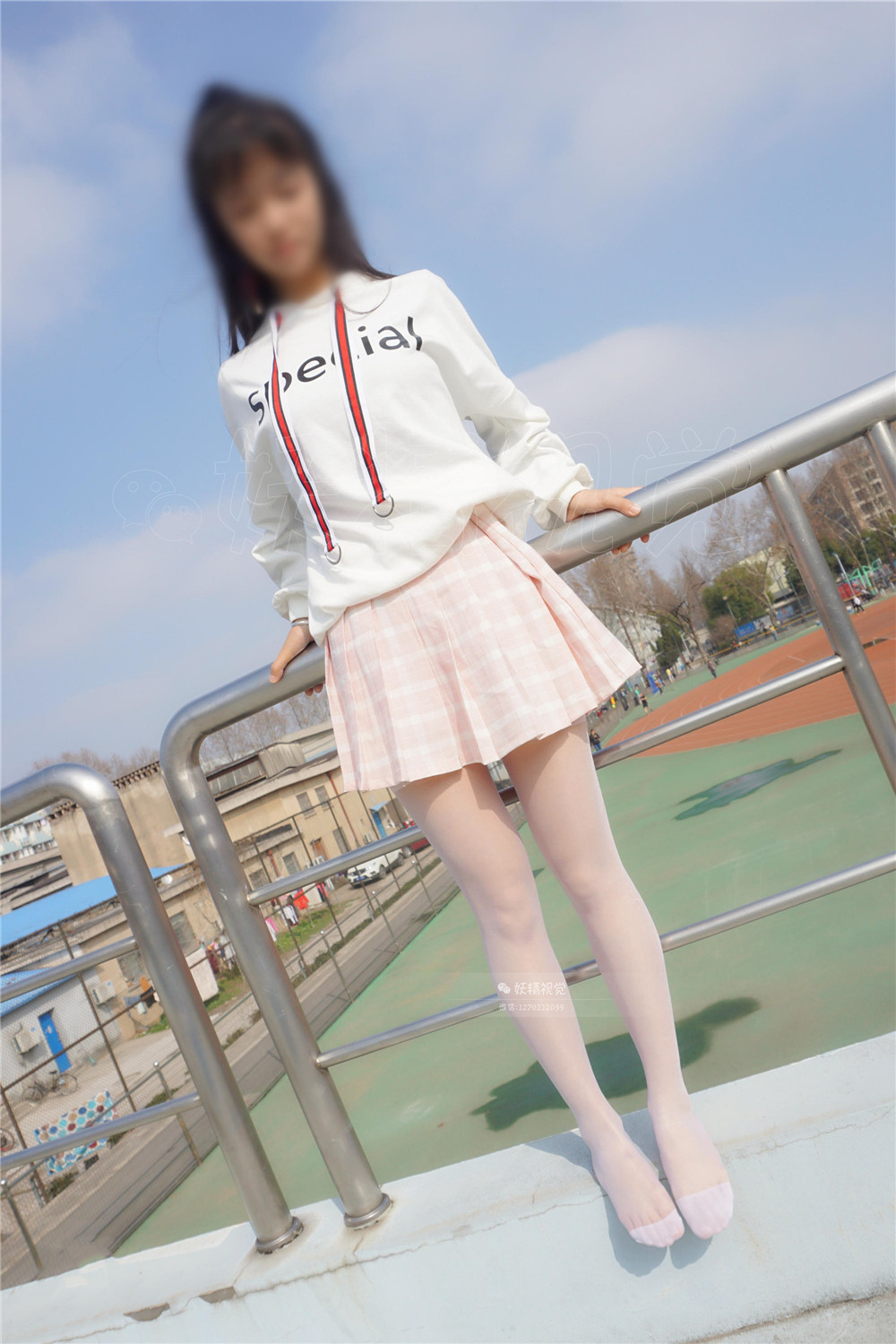 【在线看】[妖精视觉] NO.054 妮妮 天台白丝 [74P]-密语空间