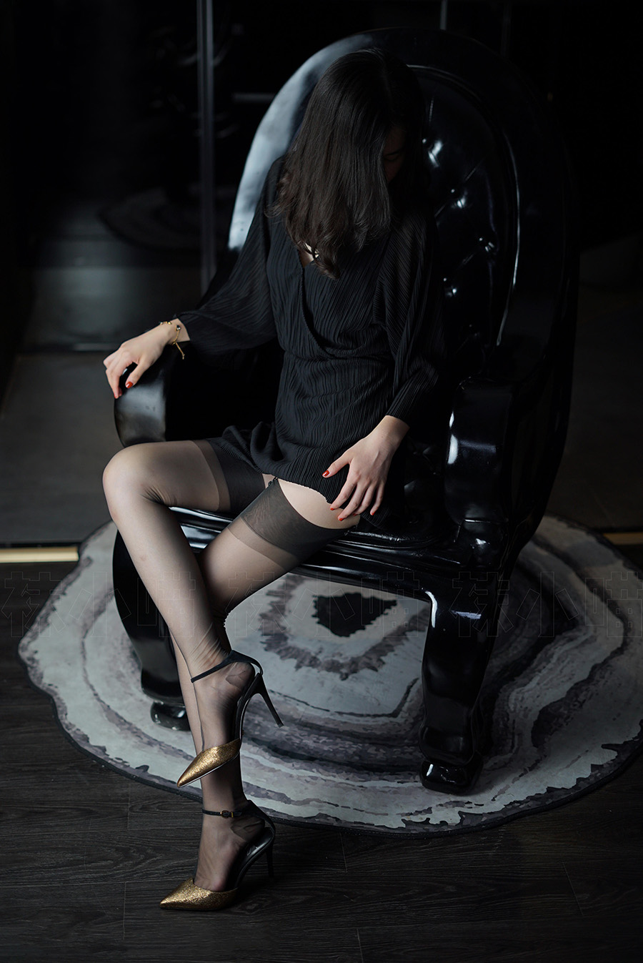 【在线看】袜小喵 KT068《女王的宝座》-密语空间