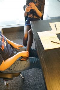 【在线看】袜小喵 KT041《丝滑总监（上）》-密语空间