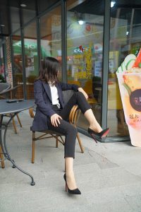 【在线看】袜小喵 KT094《制服秀》-密语空间